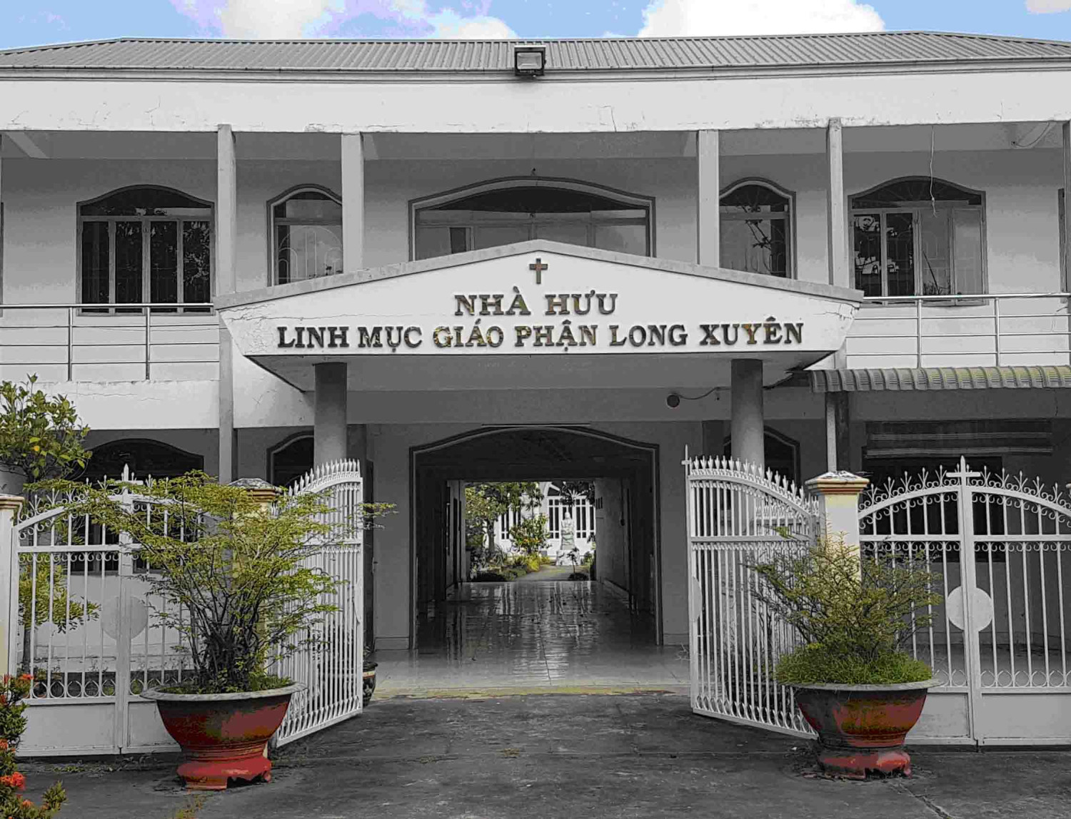 Nhà Hưu Cần Xây